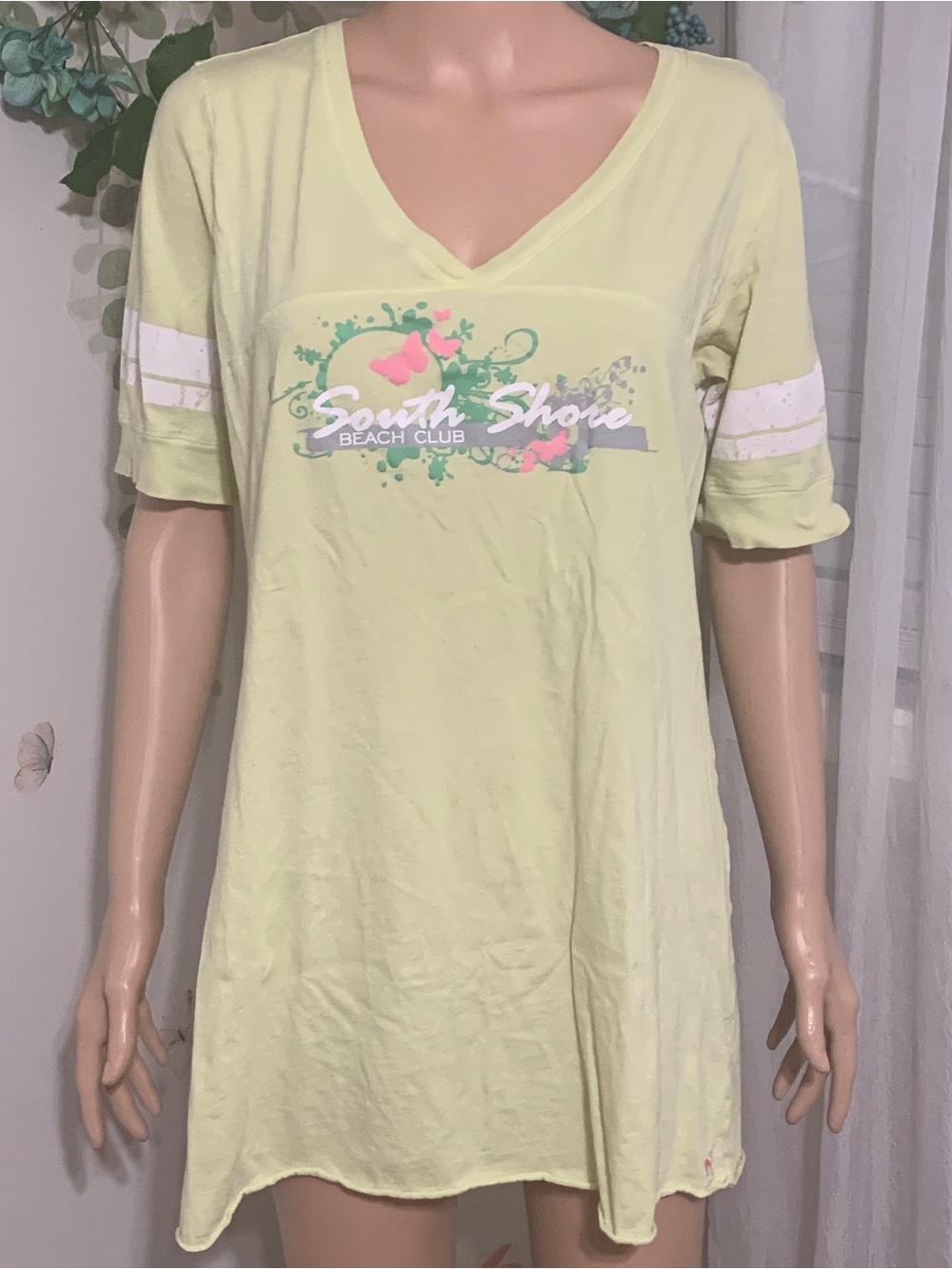 ❤️ Sz L Red Camel Pale Green Graphic Logo Tee